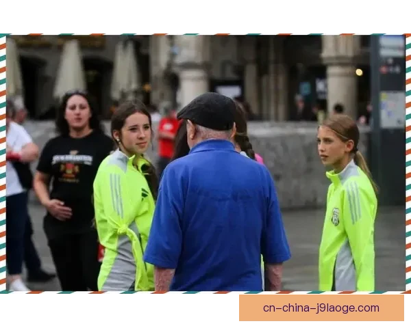 2024欧洲杯苏格兰球迷慕尼黑广场合影引发关注引发热议